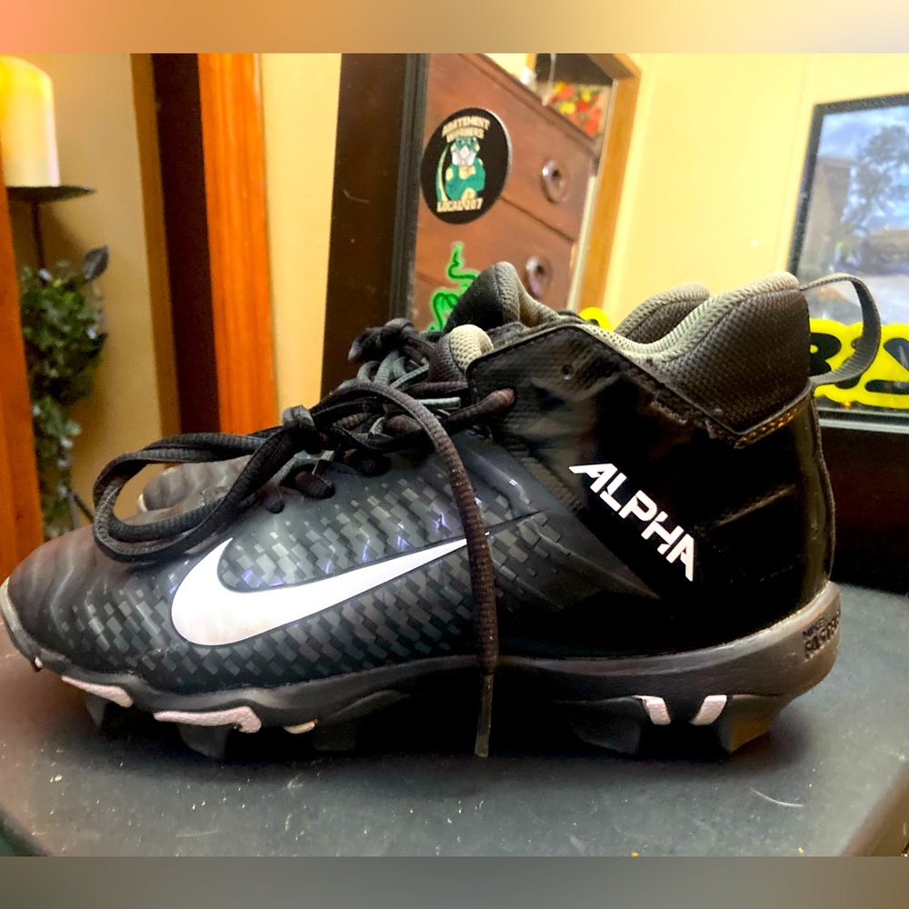 Nike ALPHA Cleats 4.5Y (W 6.5-7)